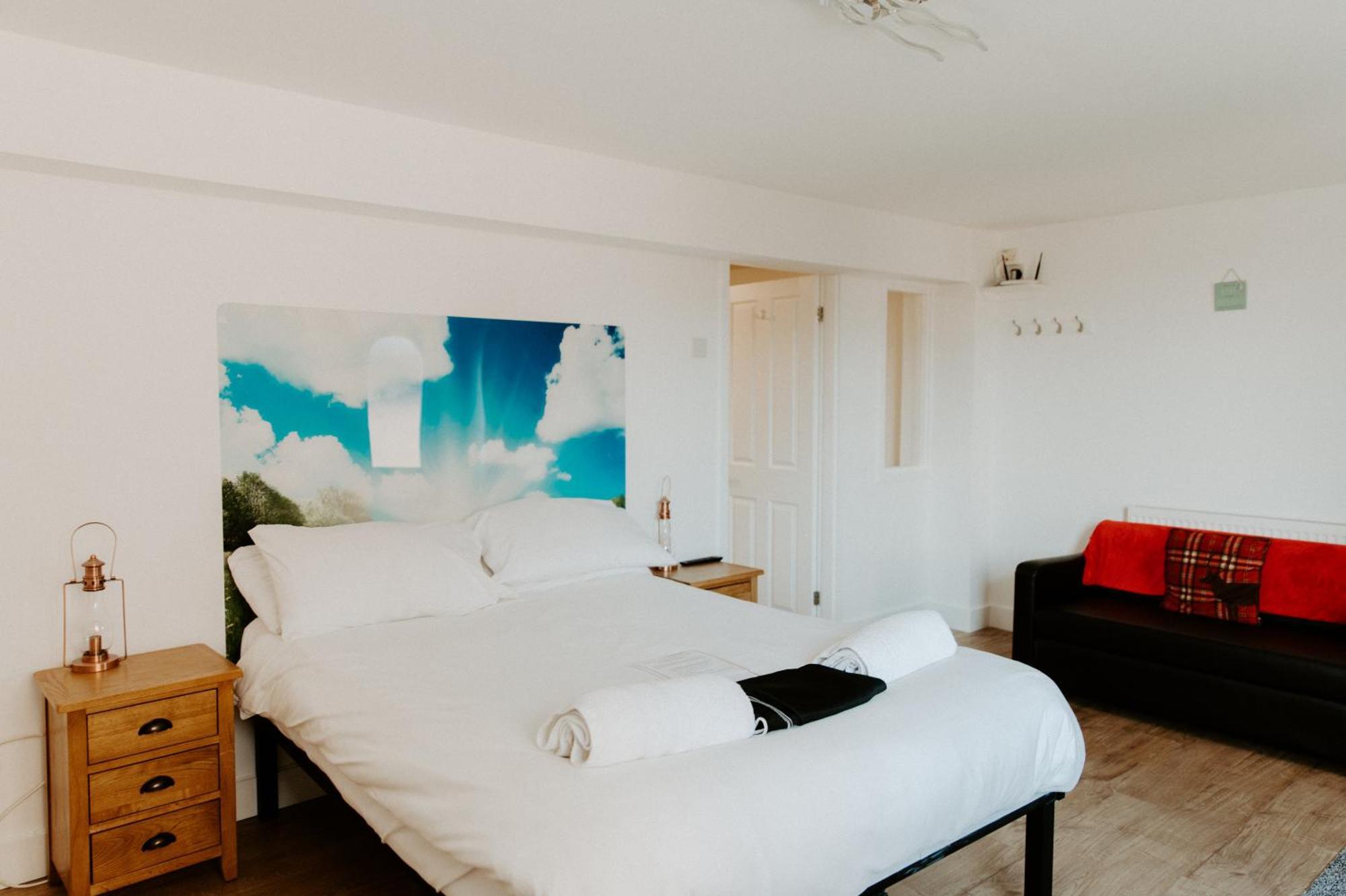 Upside Down House - Sleeps Up To 6 Guests - Great For Family And Friends Gatherings,Corporate Events ,Near Sherwood Forest At Fairview Farm In Nottingham Set In 88 Acres Exteriér fotografie
