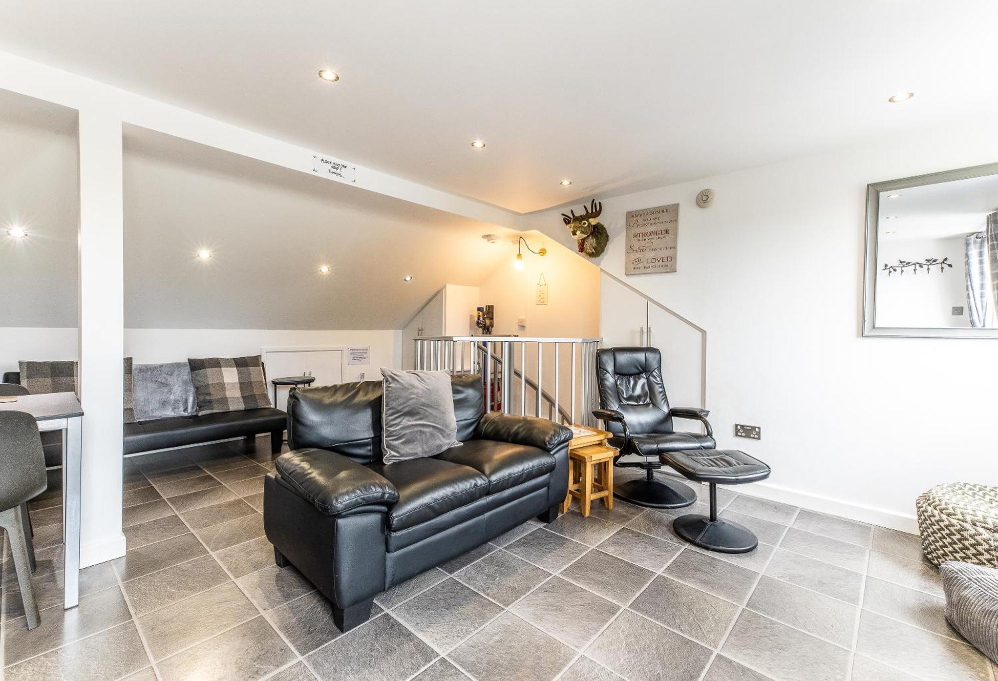 Upside Down House - Sleeps Up To 6 Guests - Great For Family And Friends Gatherings,Corporate Events ,Near Sherwood Forest At Fairview Farm In Nottingham Set In 88 Acres Exteriér fotografie