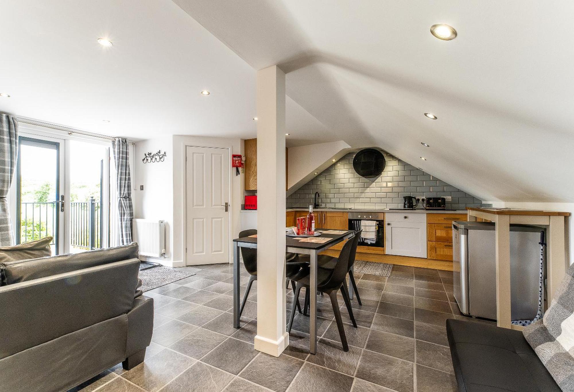 Upside Down House - Sleeps Up To 6 Guests - Great For Family And Friends Gatherings,Corporate Events ,Near Sherwood Forest At Fairview Farm In Nottingham Set In 88 Acres Exteriér fotografie