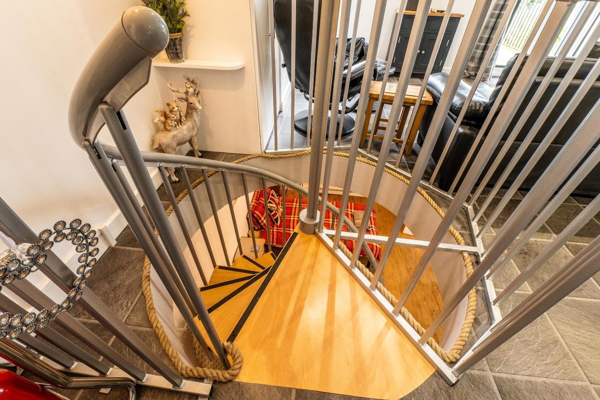Upside Down House - Sleeps Up To 6 Guests - Great For Family And Friends Gatherings,Corporate Events ,Near Sherwood Forest At Fairview Farm In Nottingham Set In 88 Acres Exteriér fotografie