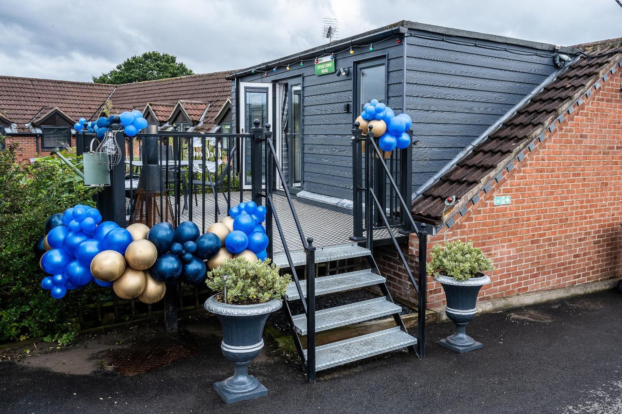 Upside Down House - Sleeps Up To 6 Guests - Great For Family And Friends Gatherings,Corporate Events ,Near Sherwood Forest At Fairview Farm In Nottingham Set In 88 Acres Exteriér fotografie