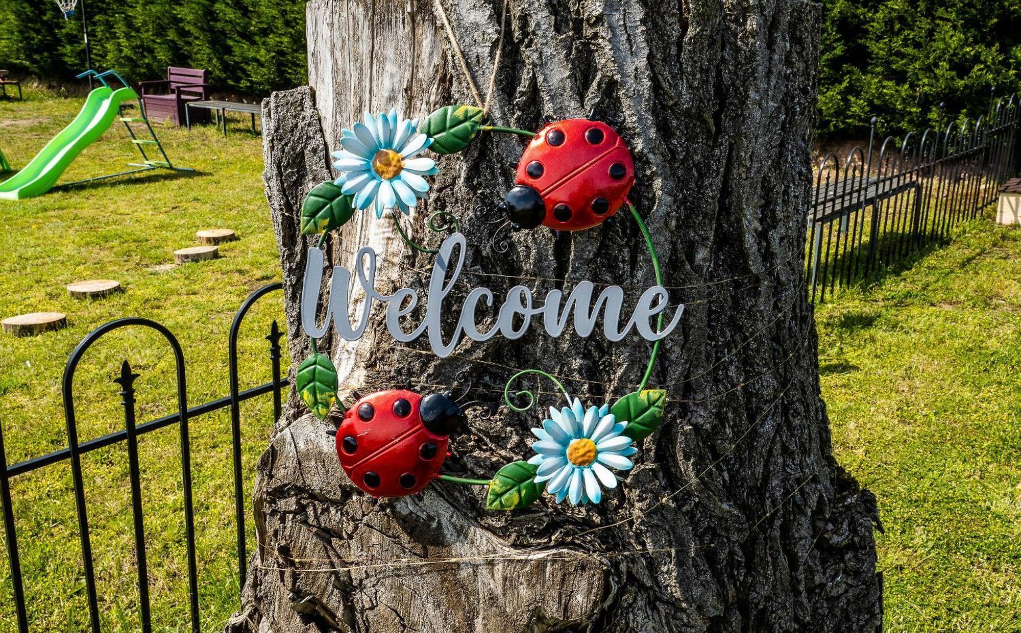 Upside Down House - Sleeps Up To 6 Guests - Great For Family And Friends Gatherings,Corporate Events ,Near Sherwood Forest At Fairview Farm In Nottingham Set In 88 Acres Exteriér fotografie