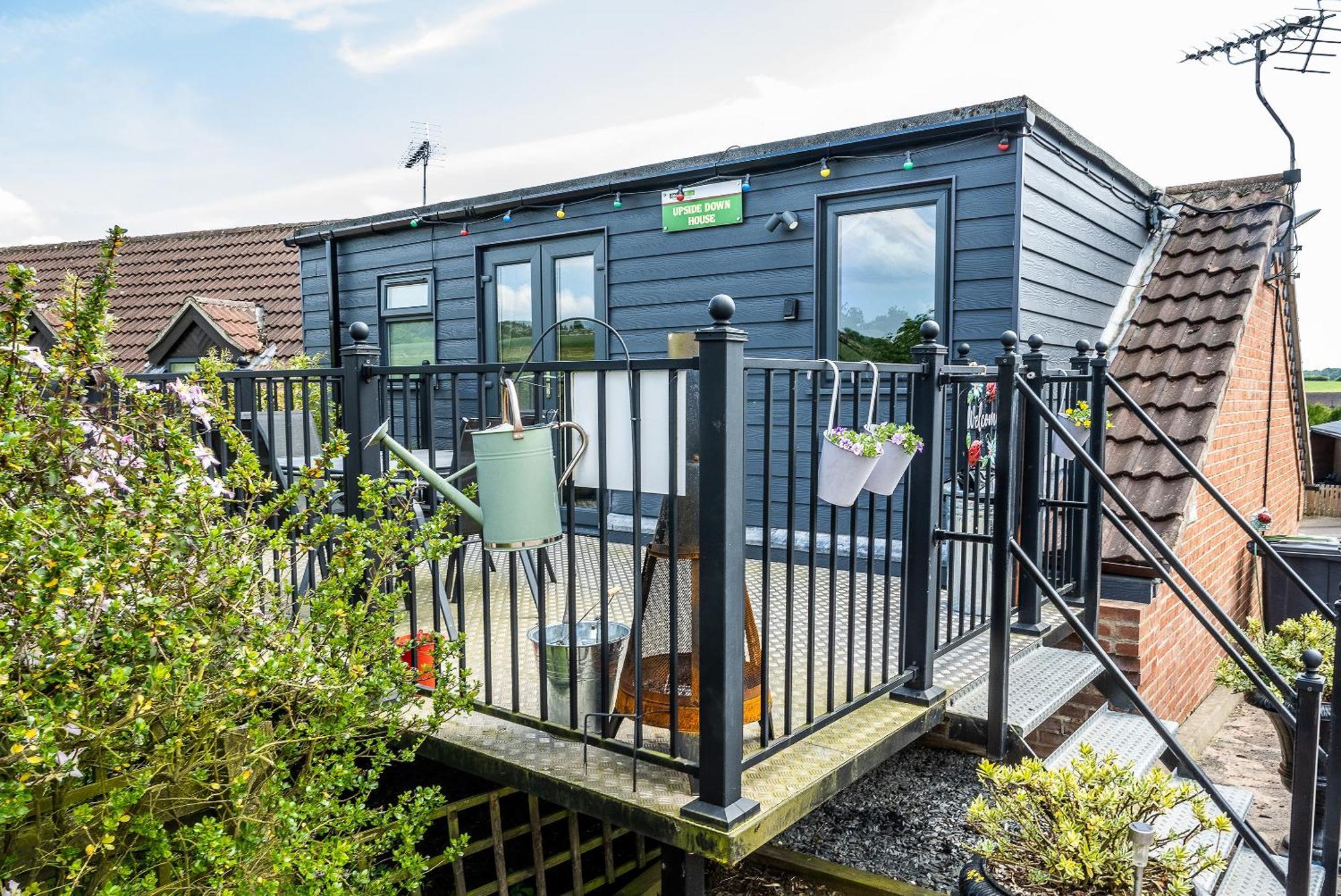 Upside Down House - Sleeps Up To 6 Guests - Great For Family And Friends Gatherings,Corporate Events ,Near Sherwood Forest At Fairview Farm In Nottingham Set In 88 Acres Exteriér fotografie