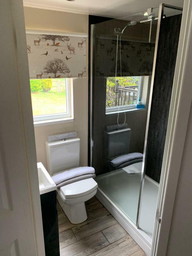 Upside Down House - Sleeps Up To 6 Guests - Great For Family And Friends Gatherings,Corporate Events ,Near Sherwood Forest At Fairview Farm In Nottingham Set In 88 Acres Exteriér fotografie