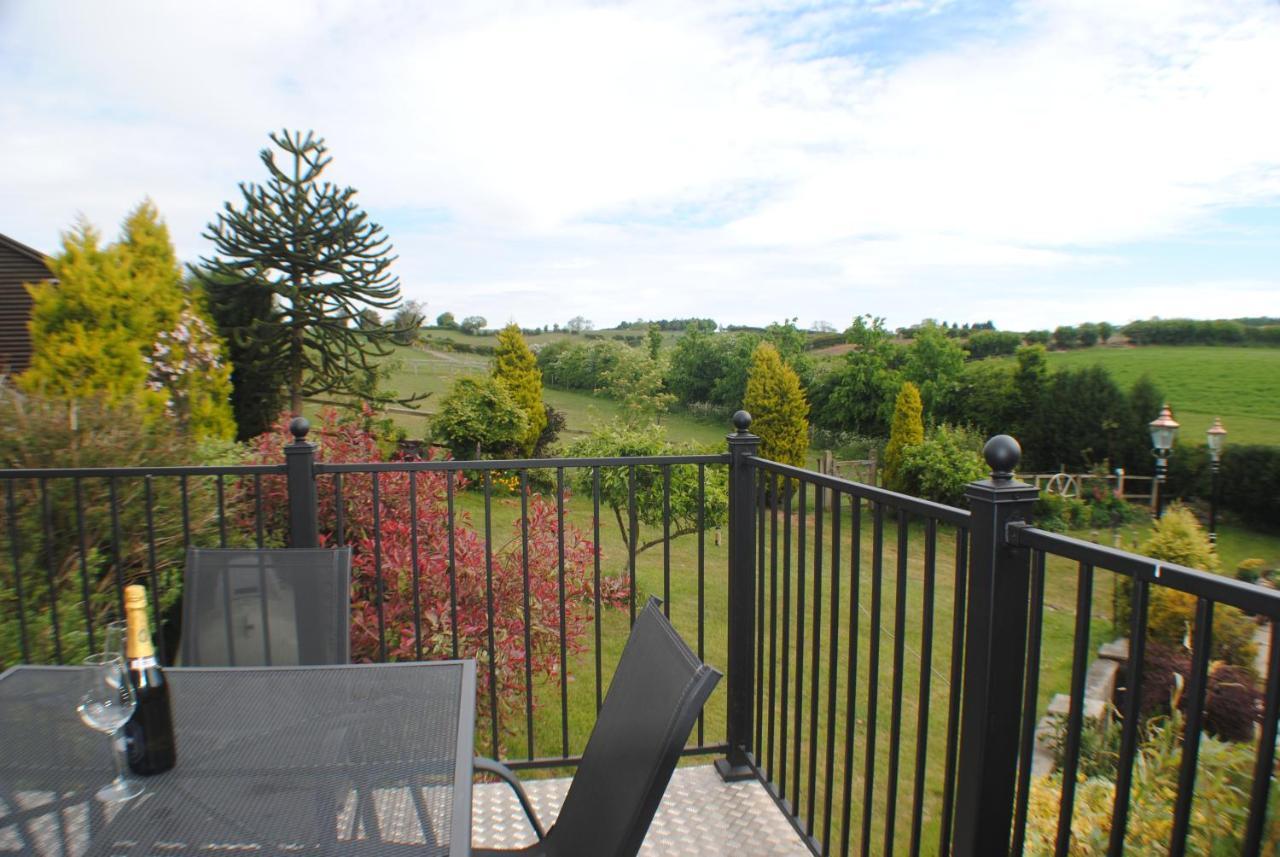 Upside Down House - Sleeps Up To 6 Guests - Great For Family And Friends Gatherings,Corporate Events ,Near Sherwood Forest At Fairview Farm In Nottingham Set In 88 Acres Exteriér fotografie
